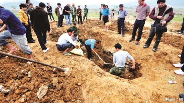 福建村民修路挖出一具完整古尸是真的吗