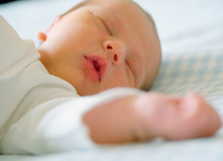 宝宝偏头睡会对脖子有影响吗