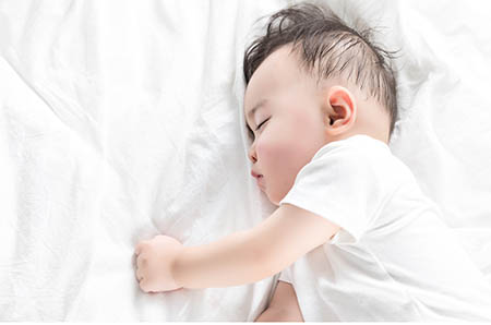宝宝到底应该怎么睡？90%的宝妈都会犯的错